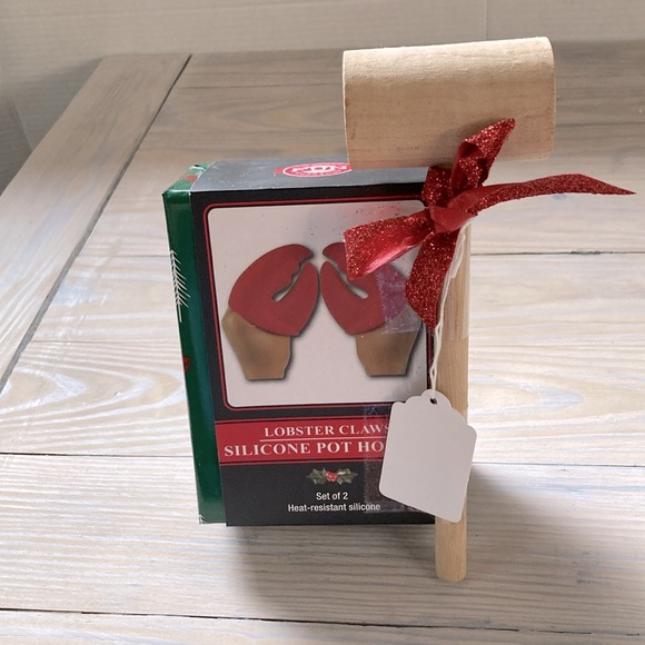 GIFT SET Silicone Pot Holders Lobster Claws with Crab Mallet in Gift Wrapped Box - Picture 2 of 13